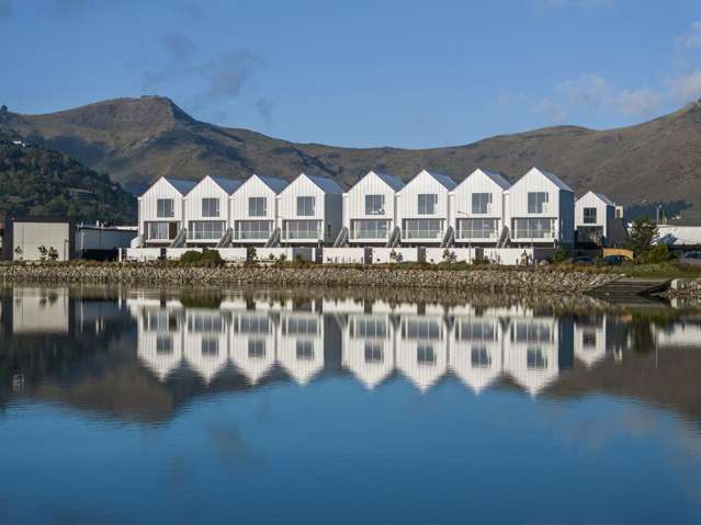 Coastal Living with an Architectural Edge