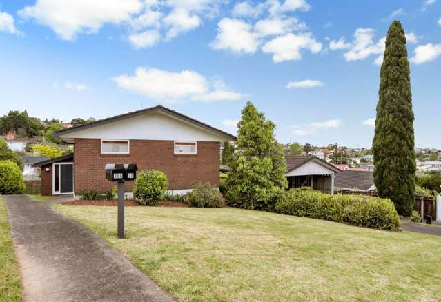 This is nice brick 3 bedrooms house in Totara ...