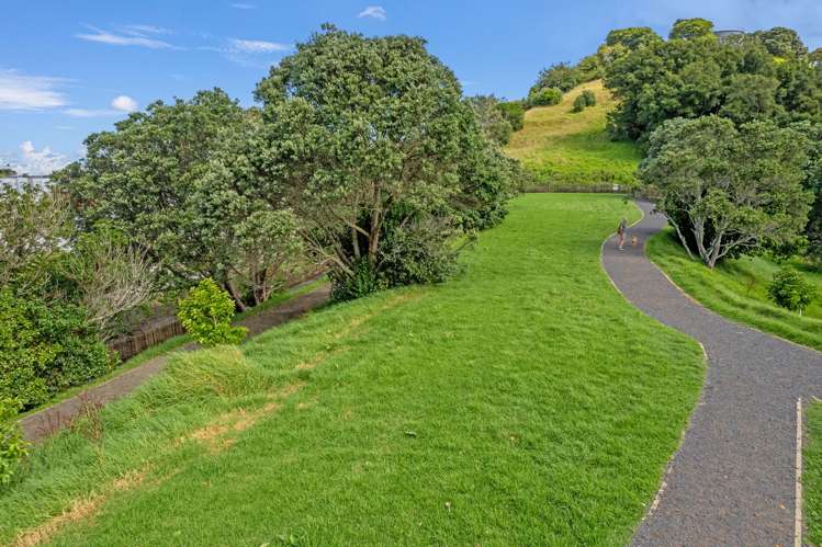 17/21 Hunters Park Drive Three Kings_2