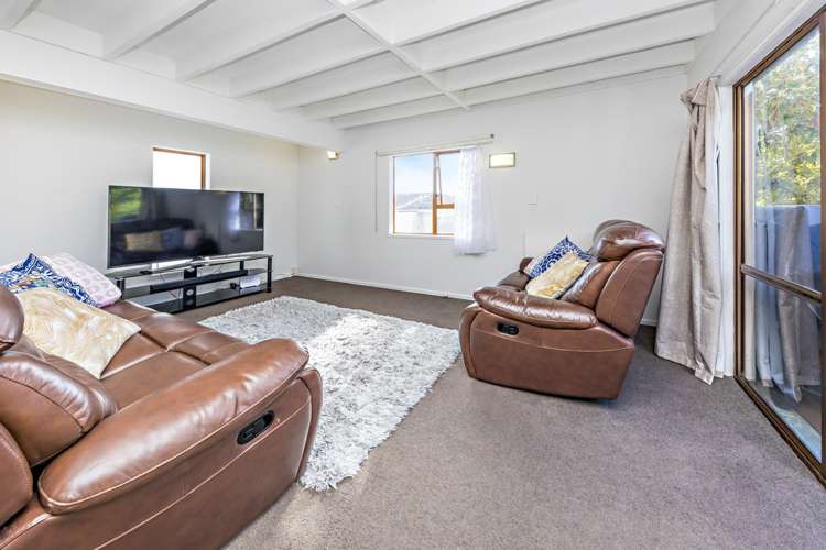 2/8 Sentosa Place Clover Park_11