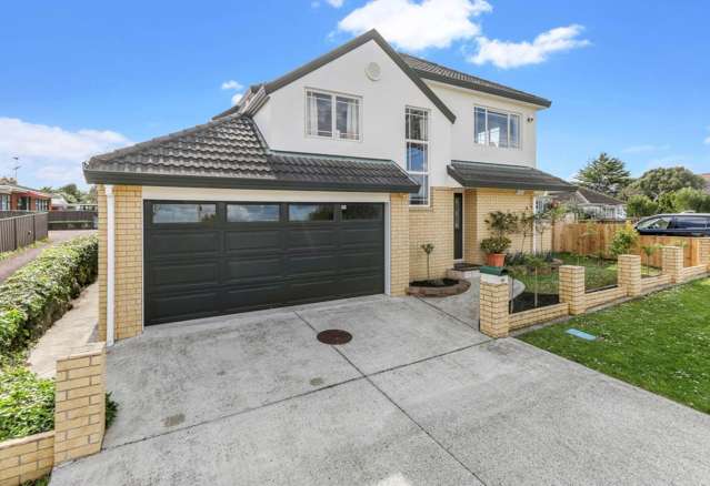 4 bedroom, 2 lounges - Perfect for your family