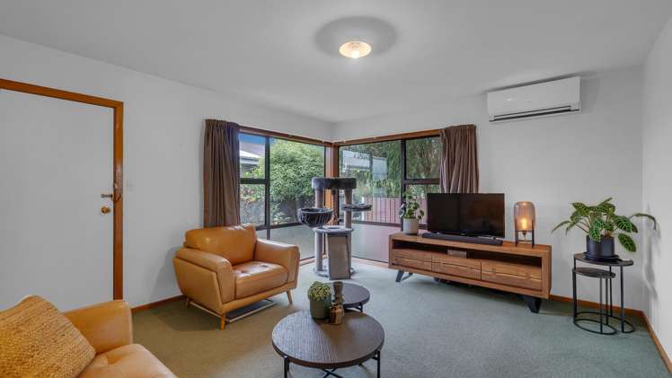 2/2 Greenpark Street_3