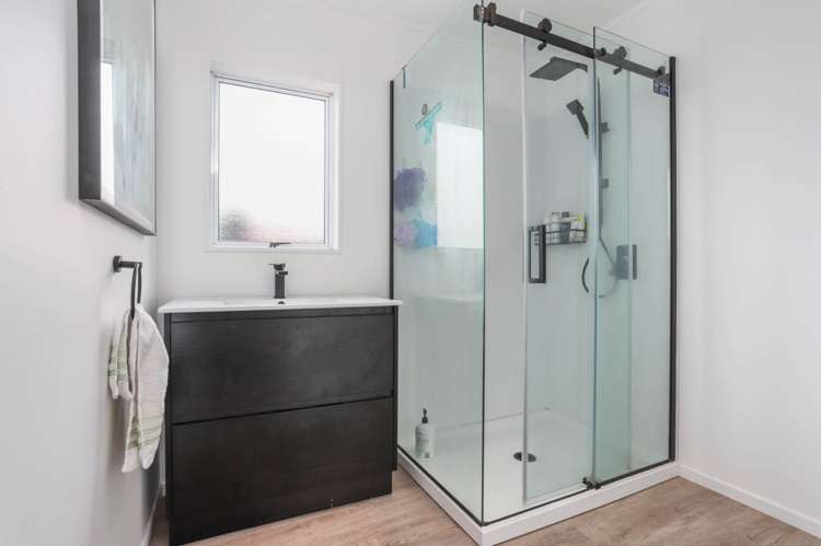 37 Covil Avenue Te Atatu South_12