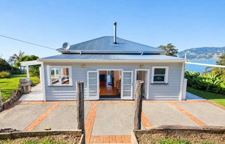 165 Beach Road Tokomaru Bay_31