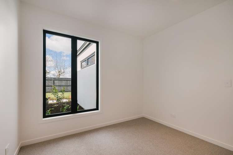 6 Parkside Avenue (off Roots Street East) Feilding_15