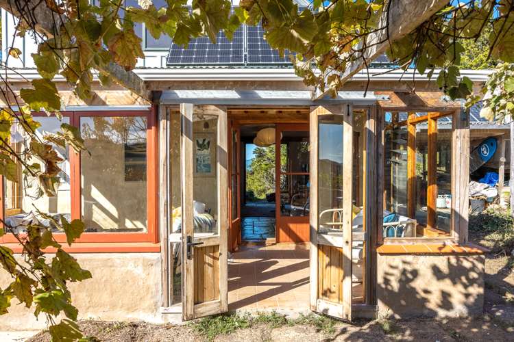 175 Orapiu Road Waiheke Island_0