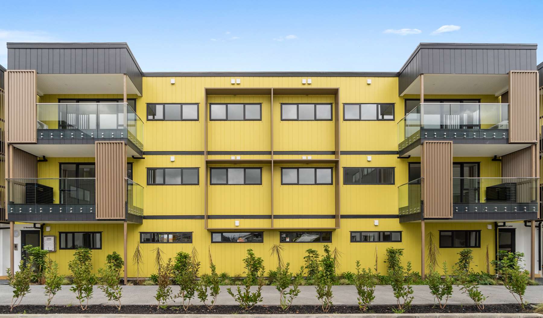 A2F10/393 Ormiston Road Flat Bush Manukau City Houses for Sale