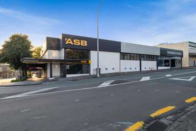 109 Devon Street West_3