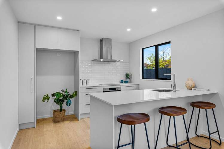 2/10 Farquhars Road Redwood_5