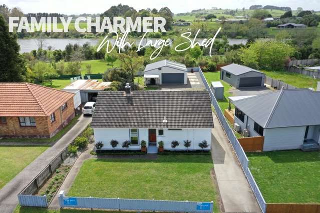 Family Charmer with Large Shed