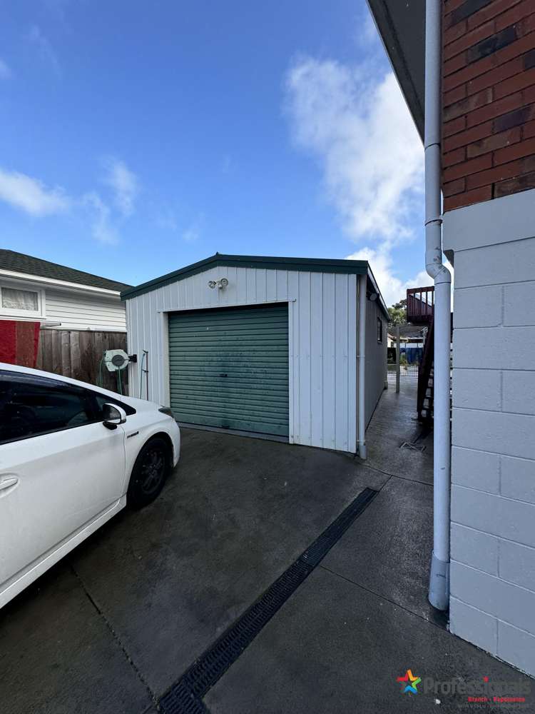 3 Riverina Avenue ( upstairs) Pakuranga_11