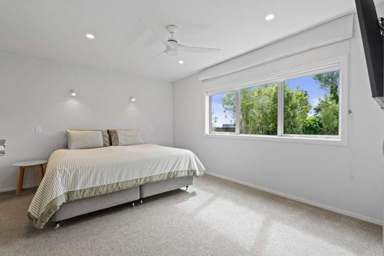 24 John Dee Crescent Red Beach_17