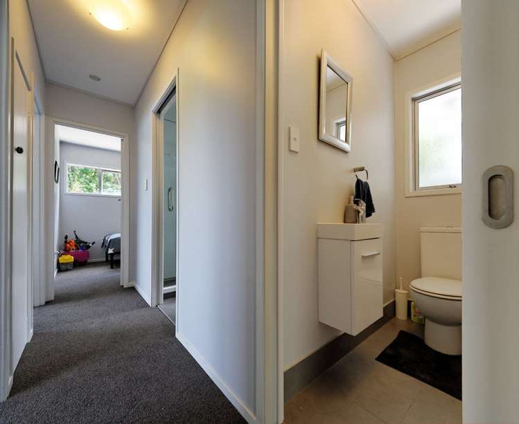 13 Easter Parade Glen Eden_10