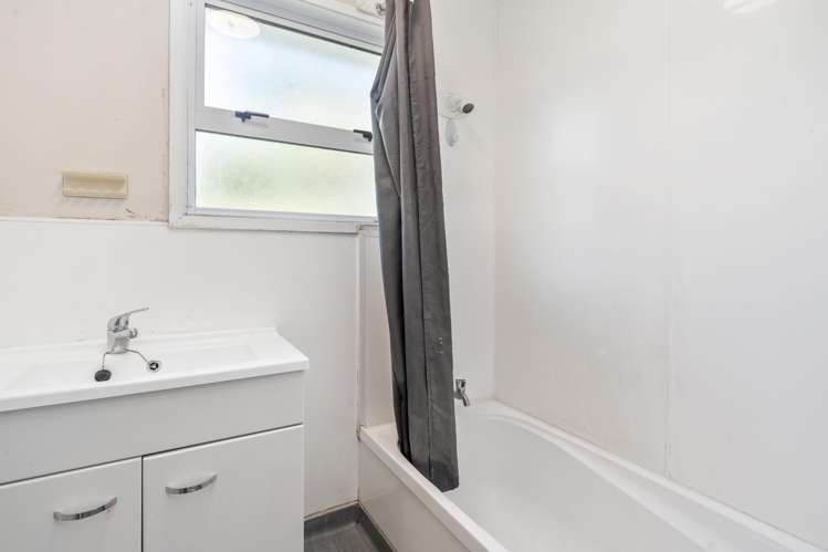 15 Clotworthy Crescent Onerahi_10