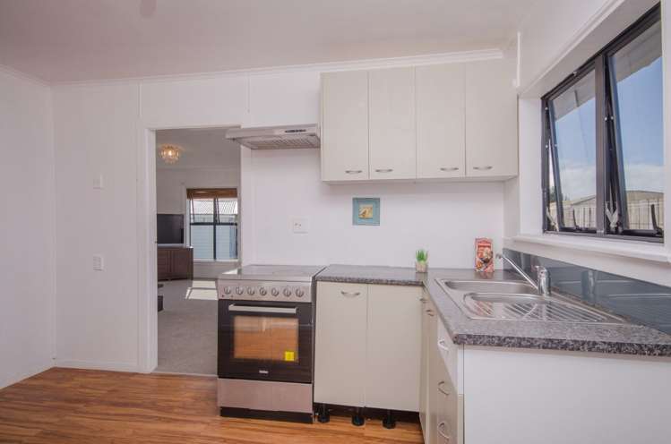 12 Maybelle Place Kelston_7