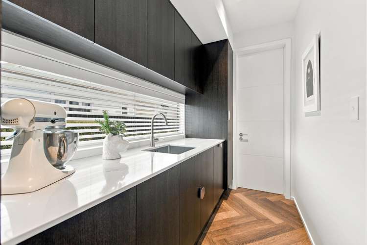 3/130 Office Road Merivale_6