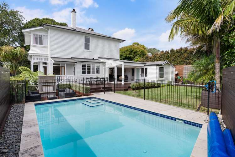 13 Golf Road Epsom_18