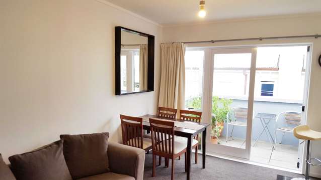 Sunny Ponsonby Apartment