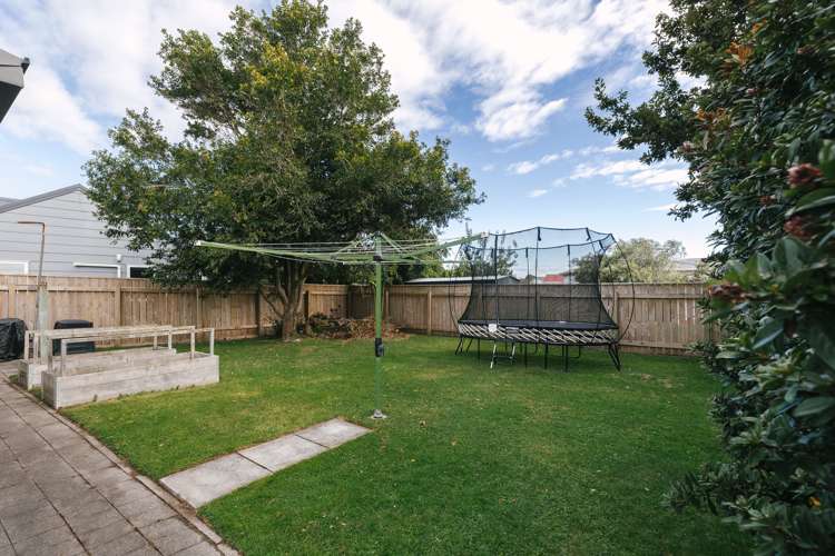 38 Peppertree Glade Kelvin Grove_23