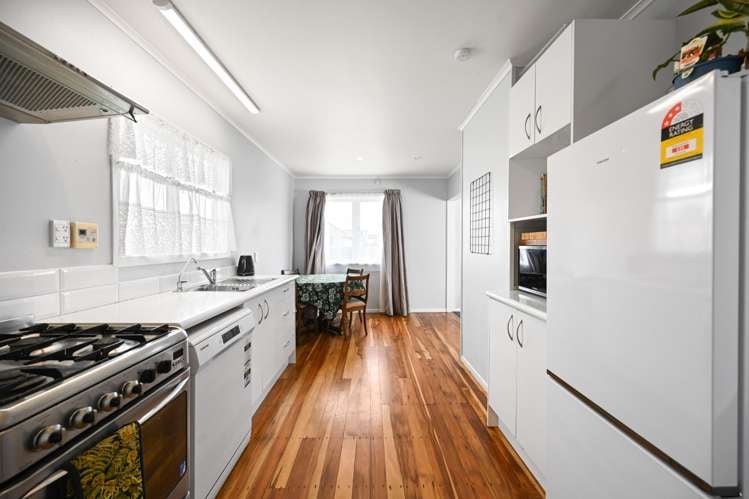 87 Montgomery Crescent Bader_1