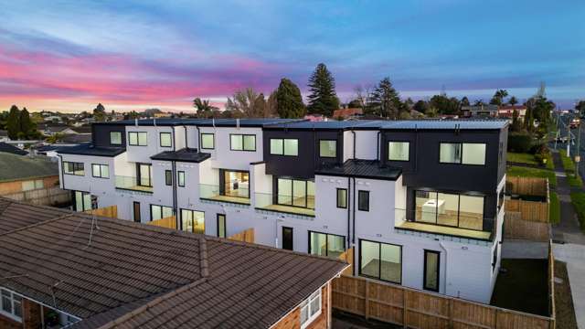 Stunning Newly Built Home with Ensuite Bedrooms