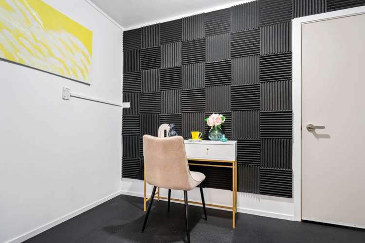 1/2 Kitewao Street Northcote_10