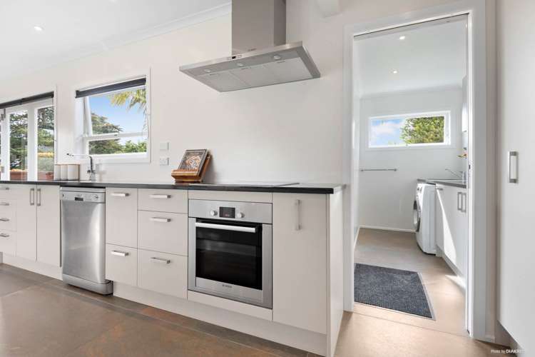 28 Clinton Avenue Te Atatu Peninsula_4