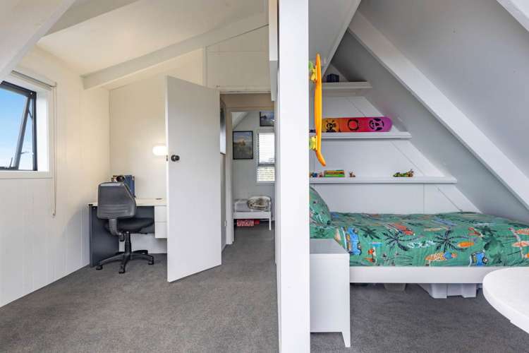 8 Log Race Road Piha_12