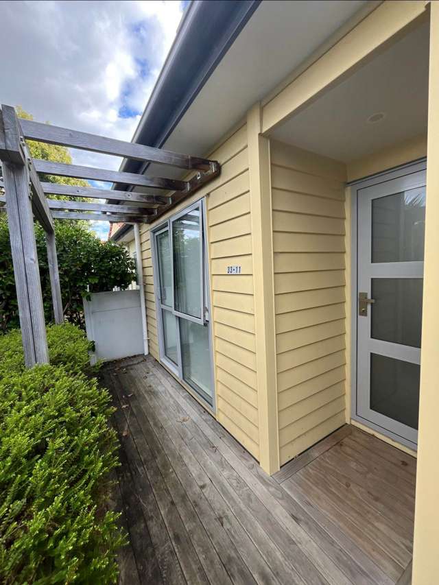33/11 Ray Small Drive Papakura_1