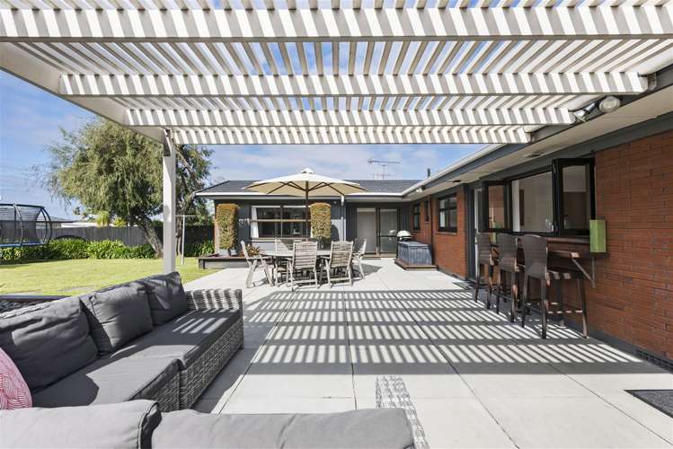 8 Quibray Place Botany Downs_24