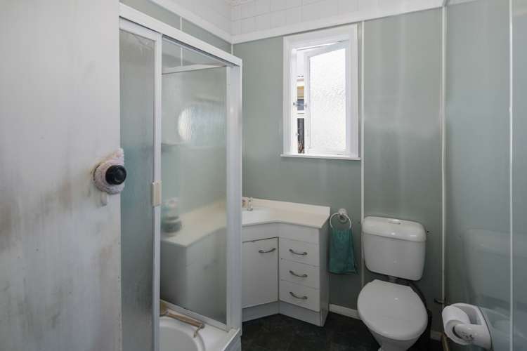 104 Apu Crescent Lyall Bay_12