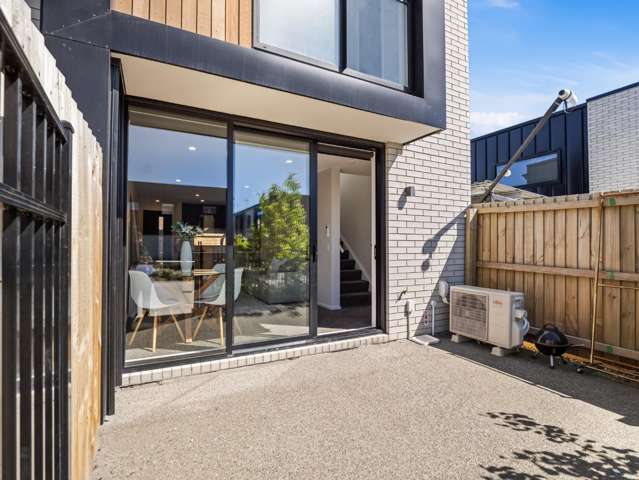 2 bedroom with carpark in the Heart of Addington!