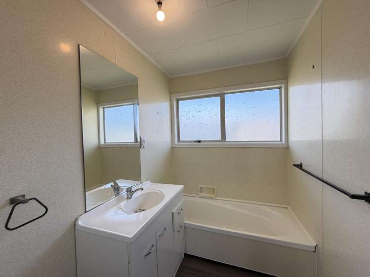 27 Blake Street Waitara_12