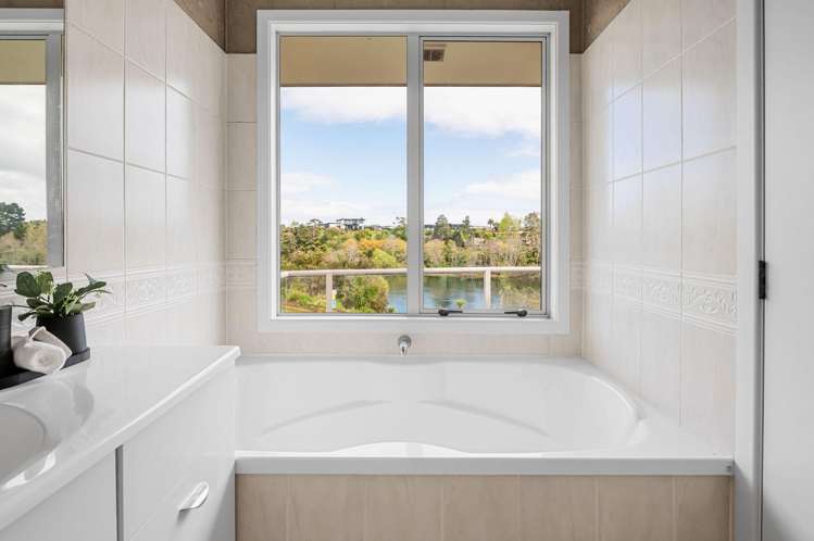 807 + 807a River Road Chartwell_14