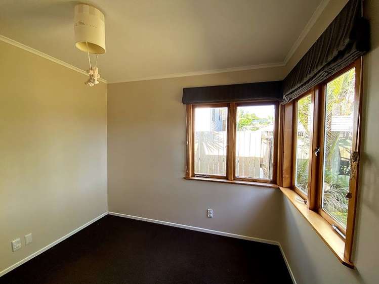 16 Gloria Avenue Te Atatu Peninsula_11