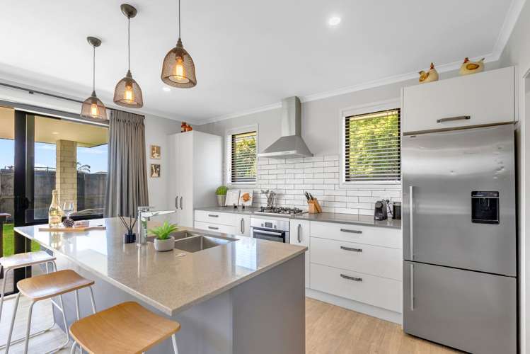 6 Tavarnya Way Patumahoe_8