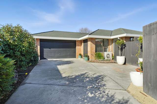 Your Private, Sunny Retreat in Saint Albans!