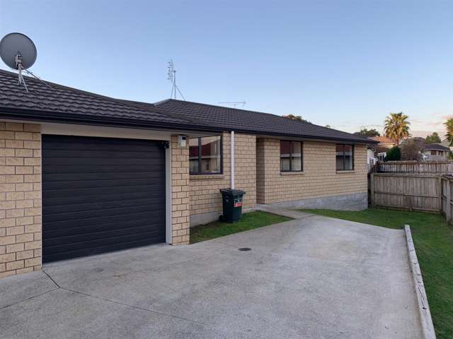 BRICK SINGLE LEVEL AVAILABLE FOR RENT