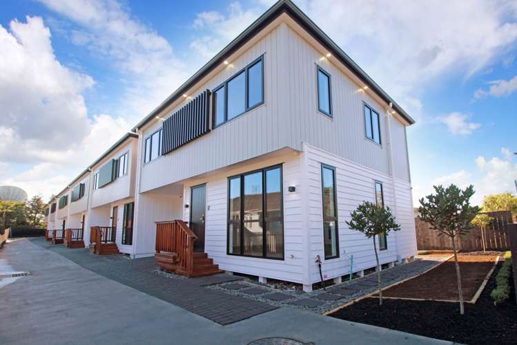 2/136 Penrose Road_2