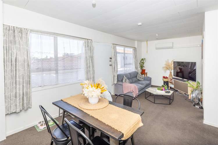 226 Old Farm Road Hamilton East_18