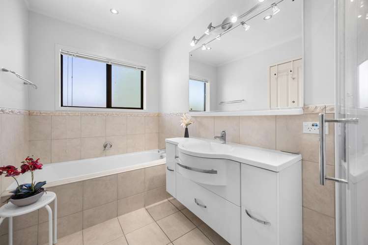 12 St Simon Place Botany Downs_27