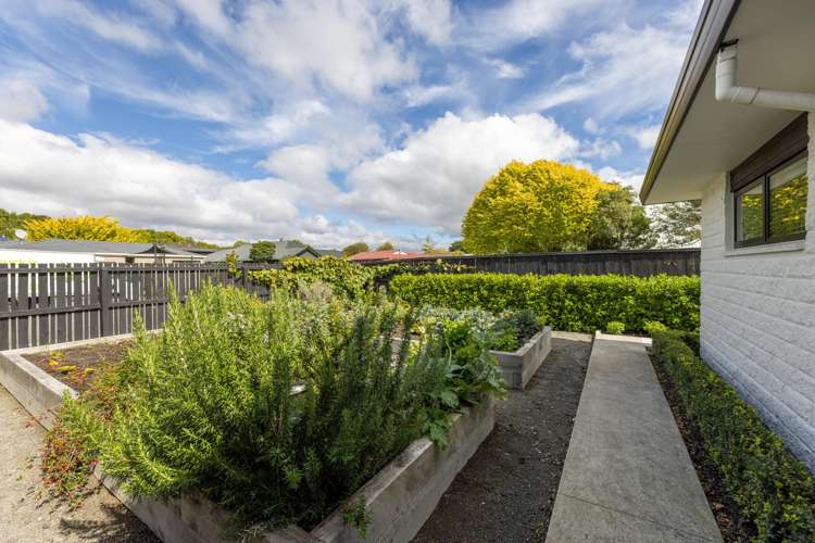 69 Regency Crescent Redwood_21