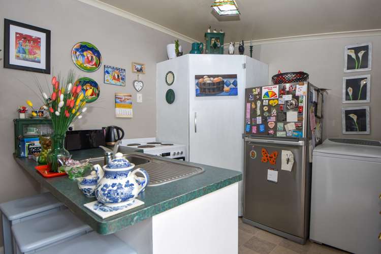 214 High Street South Carterton_9