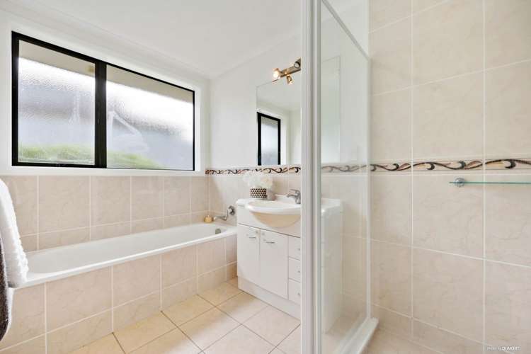 12 George Deane Place Greenhithe_13