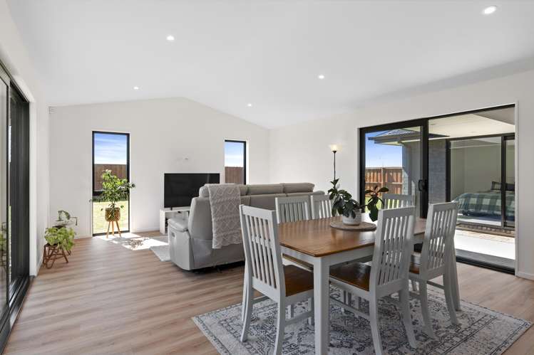 52 Eric Crozier Road_1