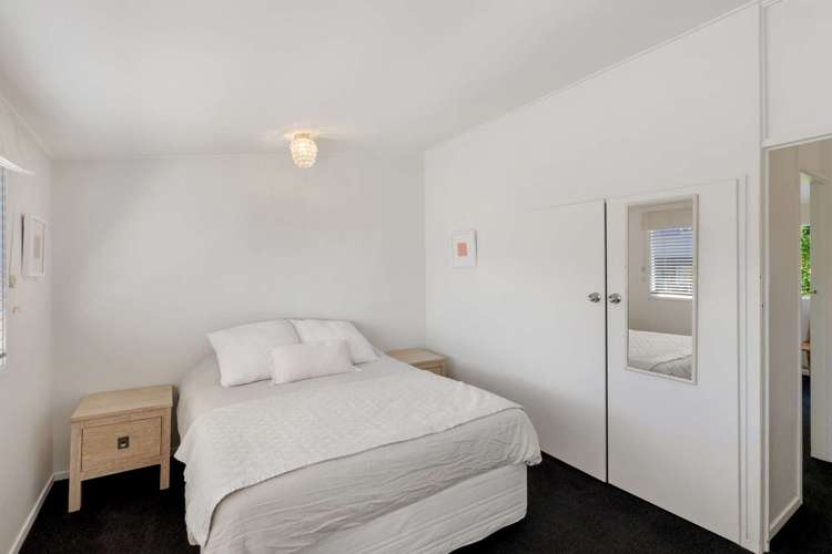 6/7 Don Croot Street Morningside_10