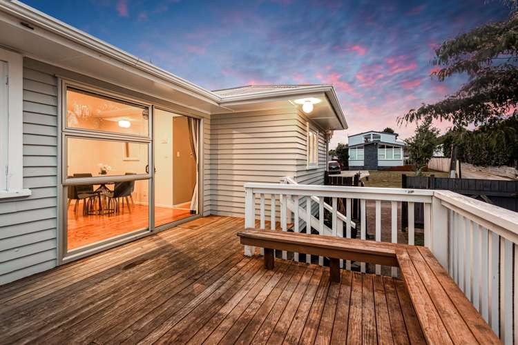 6 Crompton Road Massey_12