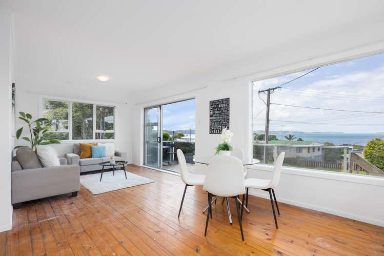 9 Piccadilly Circus Snells Beach_28