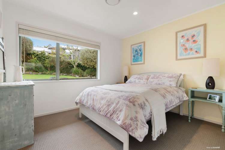 17 Seymour Road Mellons Bay_16