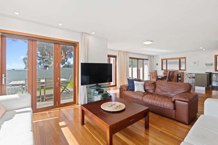 3 Ngapara Street Red Beach_5